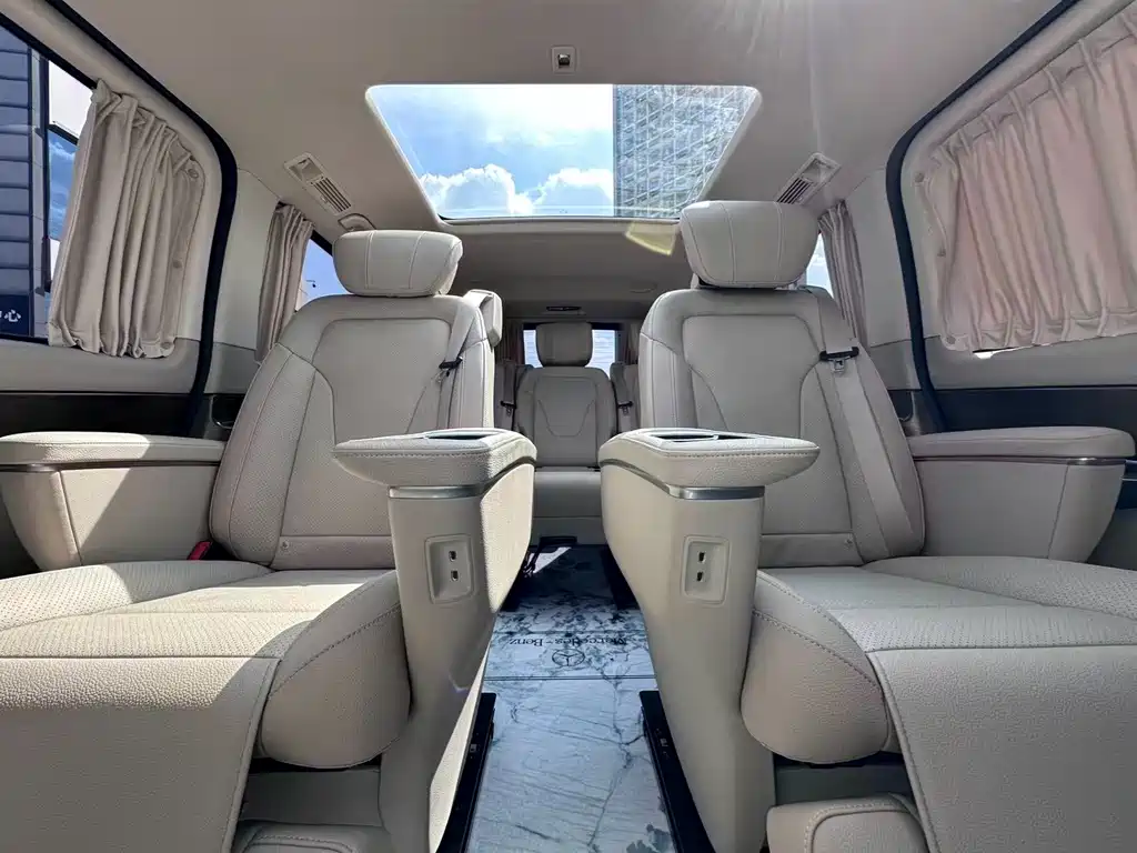 Mercedes-Benz V-Class 2024 — фото 20