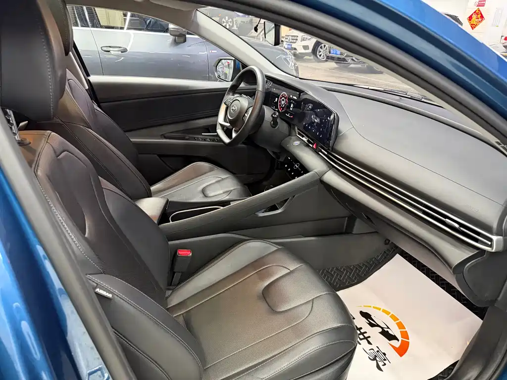 Hyundai Elantra 2023 — фото 17