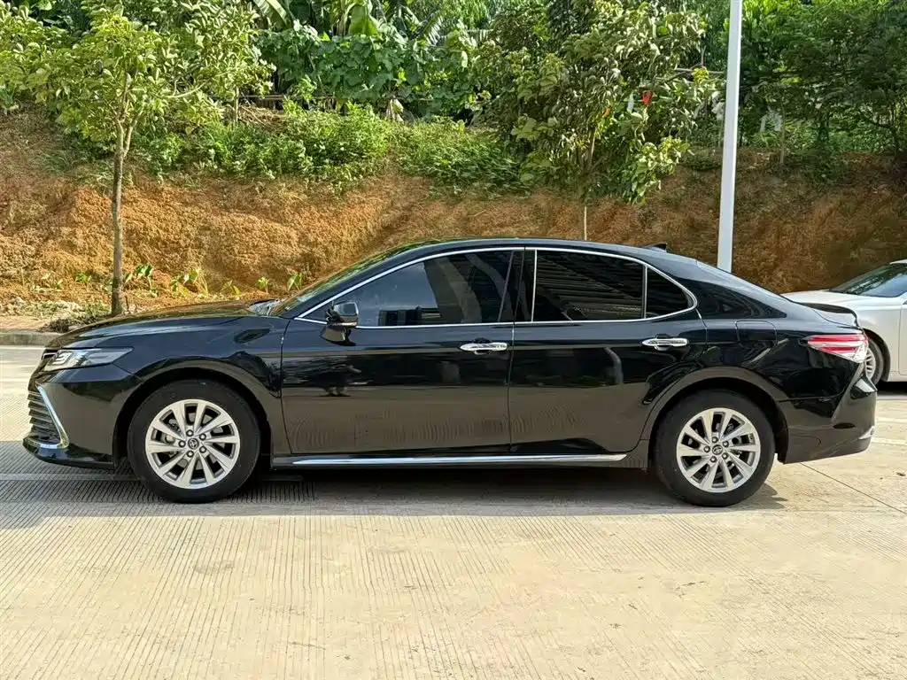 Toyota Camry 2024 — фото 7