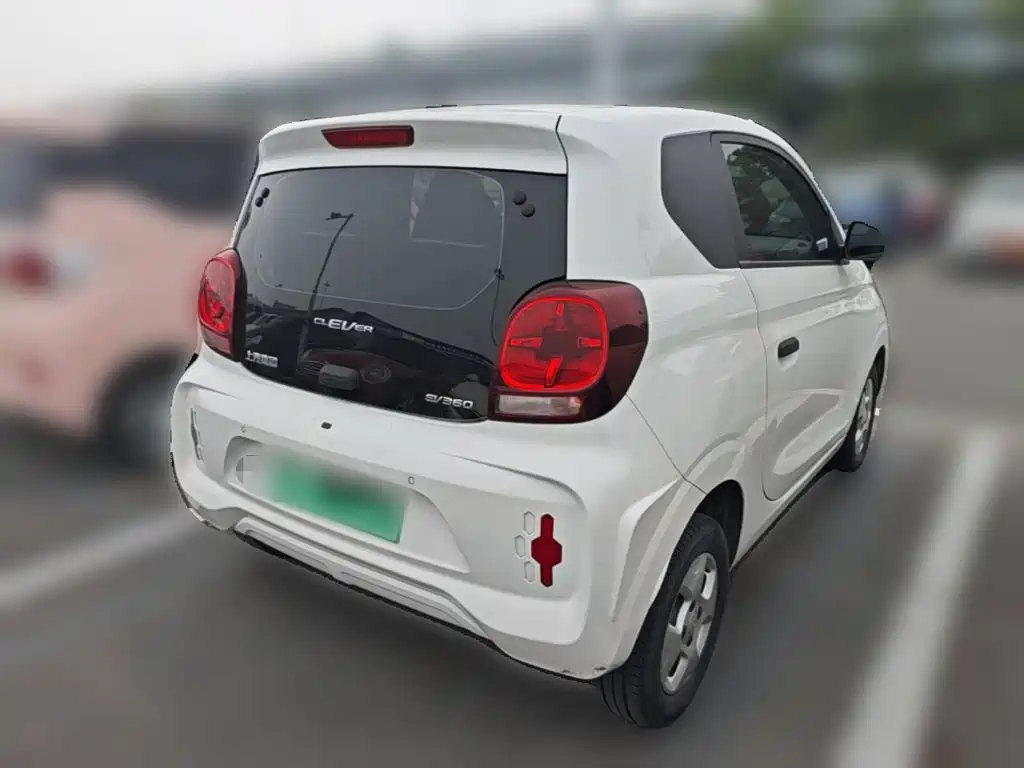 Roewe Clever 2022 — фото 12