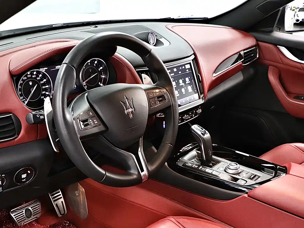 Maserati Levante 2023 — фото 11