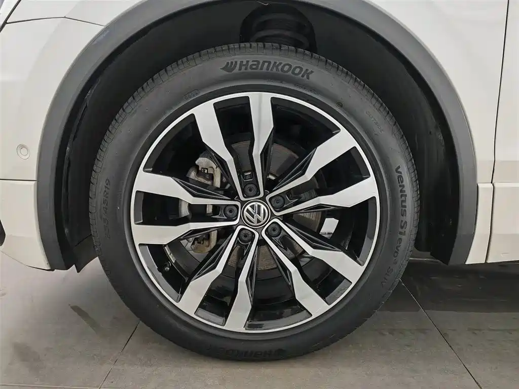 Volkswagen Tiguan L 2021 — фото 17