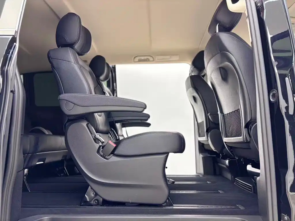 Mercedes-Benz Vito 2023 — фото 32