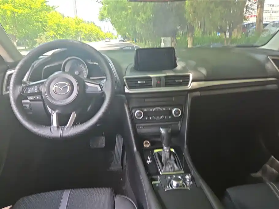 Mazda 3 Axela 2017 — фото 12