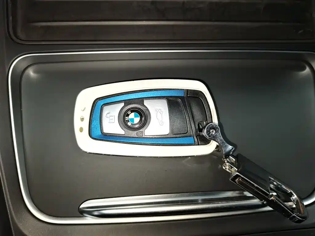BMW 3 Series 2017 — фото 17