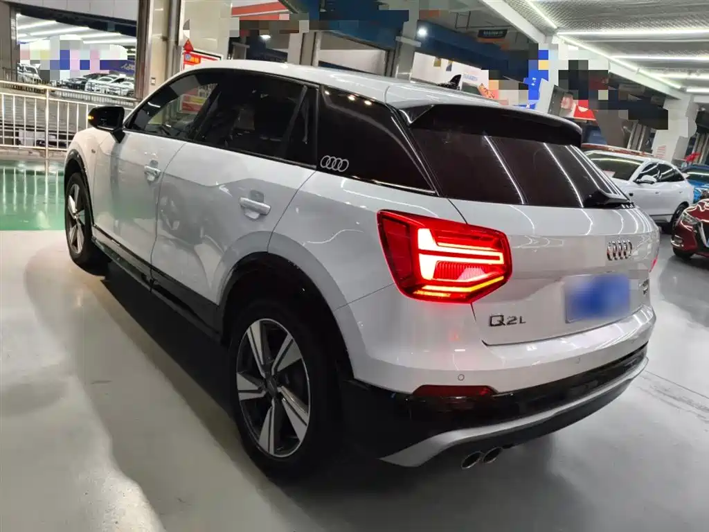 Audi Q2L 2021 — фото 5