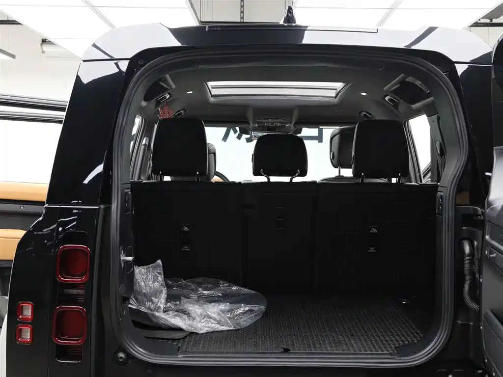 Land Rover Defender 2024 — фото 13