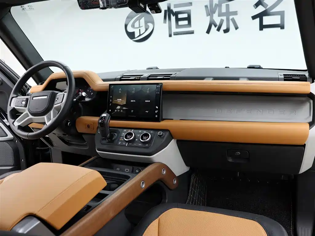 Land Rover Defender 2024 — фото 24