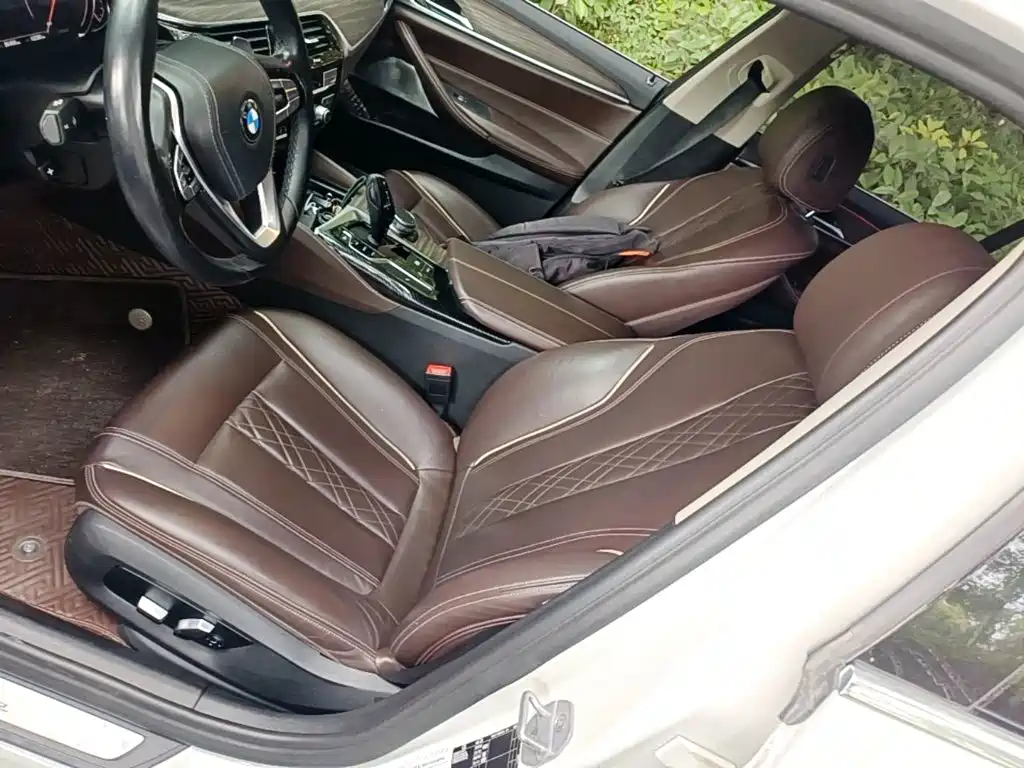 BMW 5 Series 2018 — фото 15