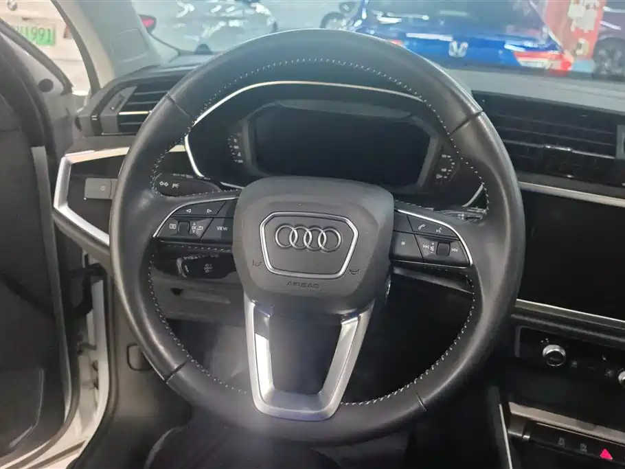 Audi Q3 2021 — фото 15