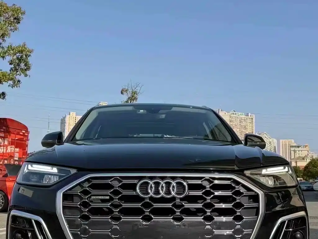 Audi Q5L 2022 — фото 1