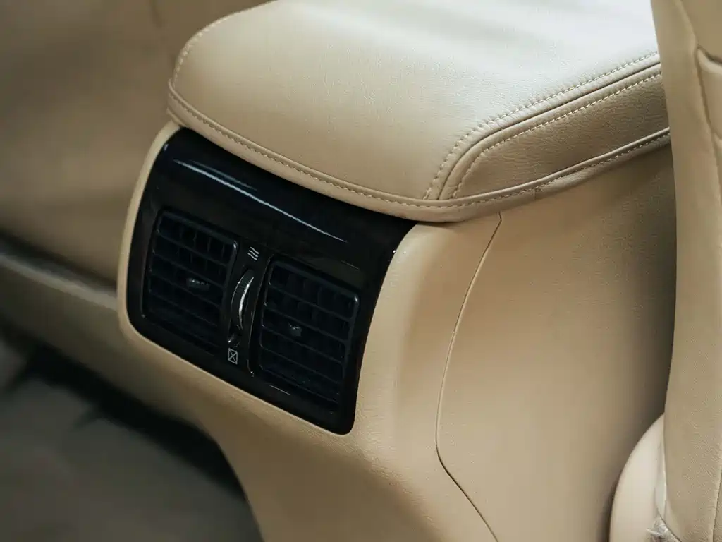 Toyota Camry 2016 — фото 19
