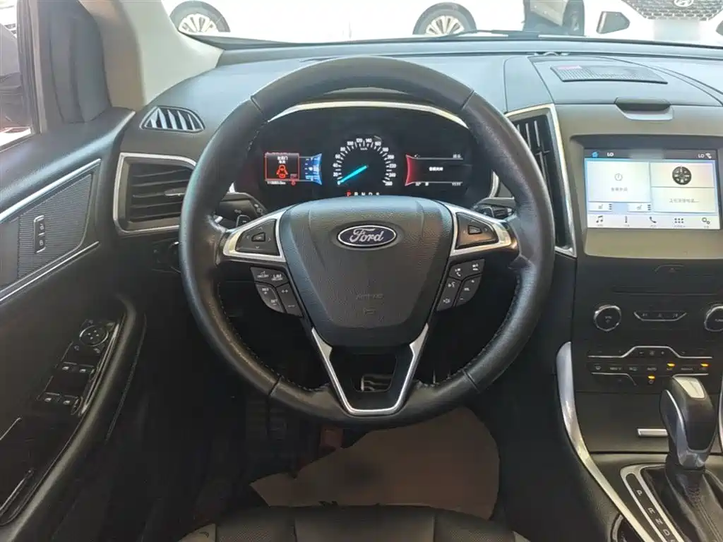Ford Edge 2017 — фото 11