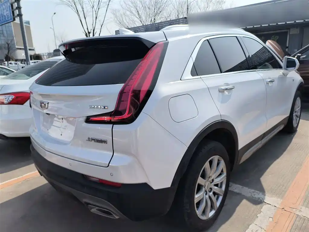 Cadillac XT4 2022 — фото 5