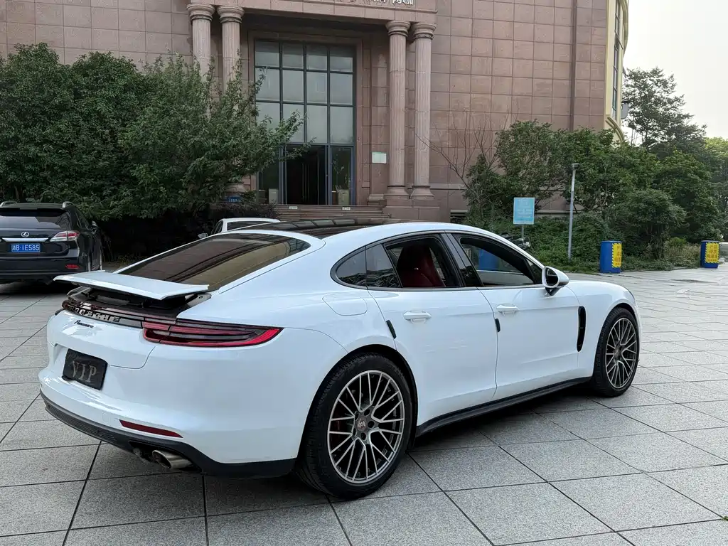 Porsche Panamera 2019 — фото 23