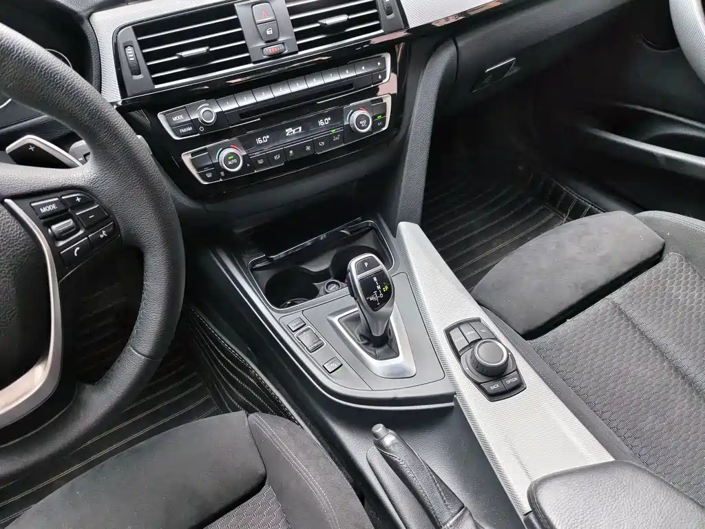 BMW 3 Series 2017 — фото 9
