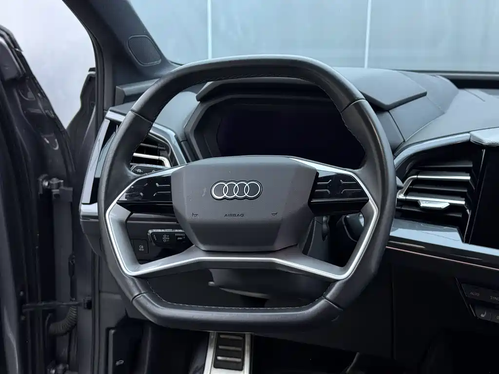 Audi Q5 e-tron 2022 — фото 12