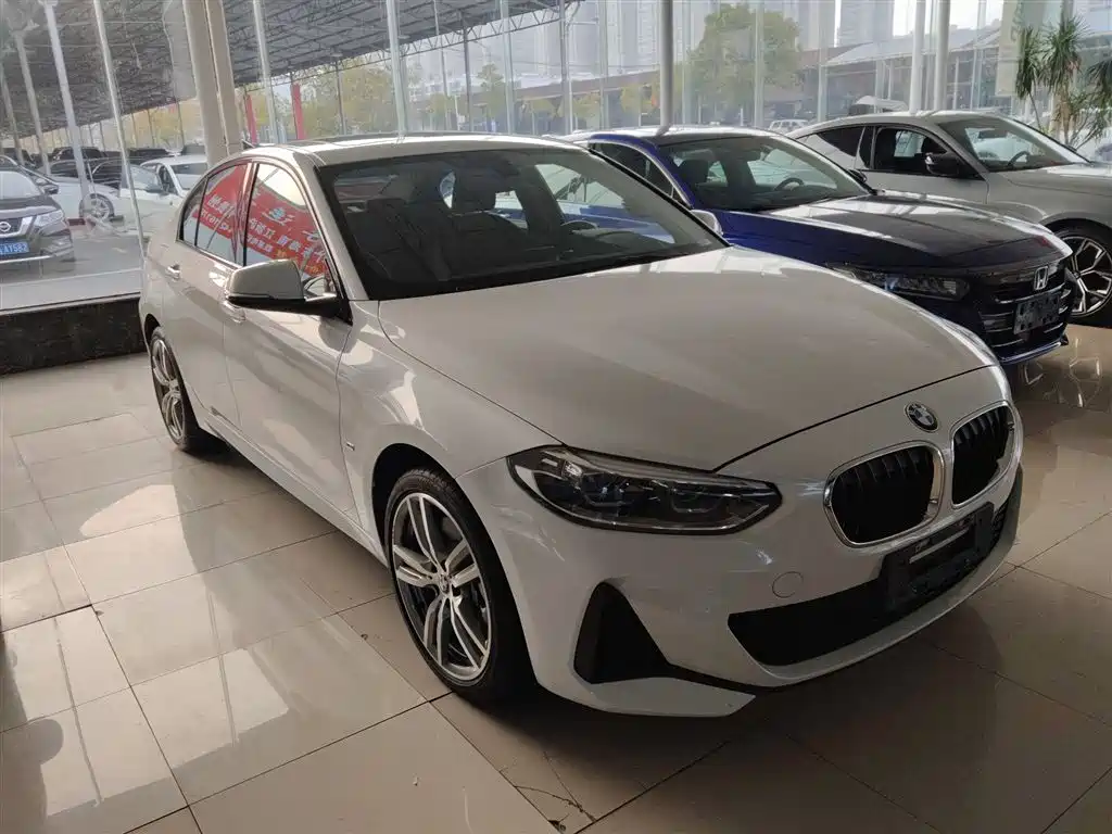 BMW 1 Series 2019 — фото 22