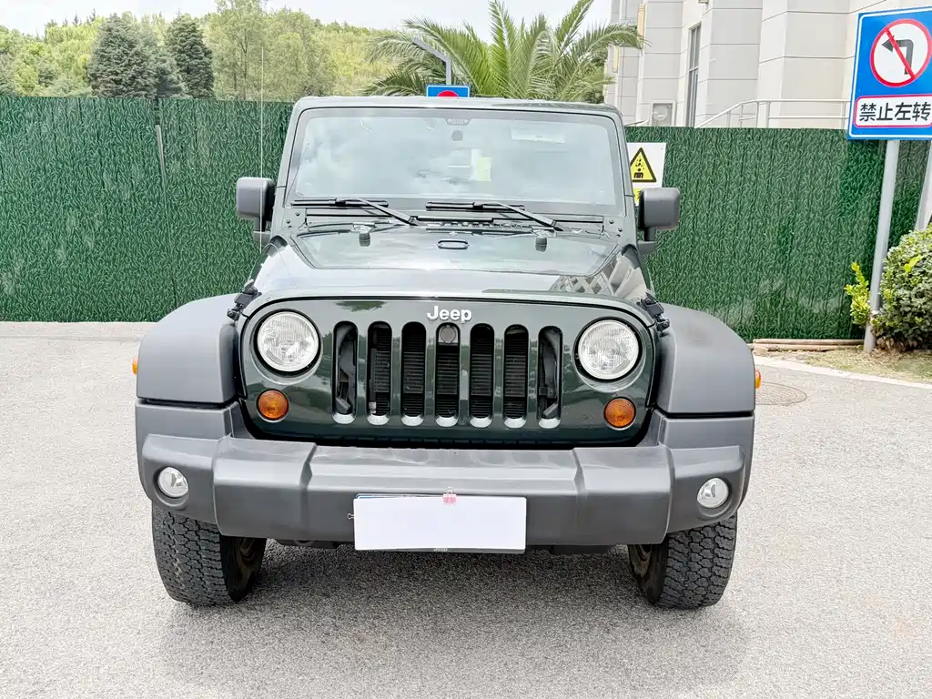 Jeep Wrangler 2011 — фото 2
