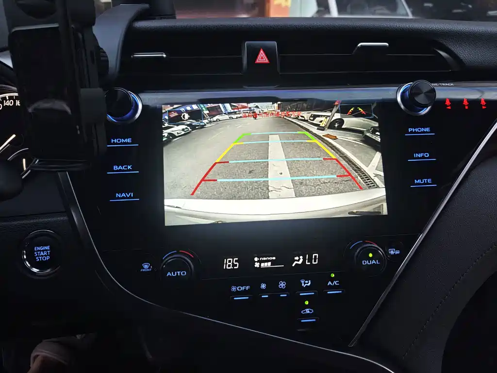 Toyota Camry 2020 — фото 18