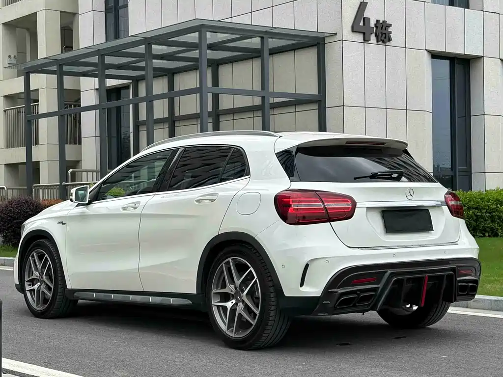Mercedes-Benz GLA AMG 2018 — фото 27