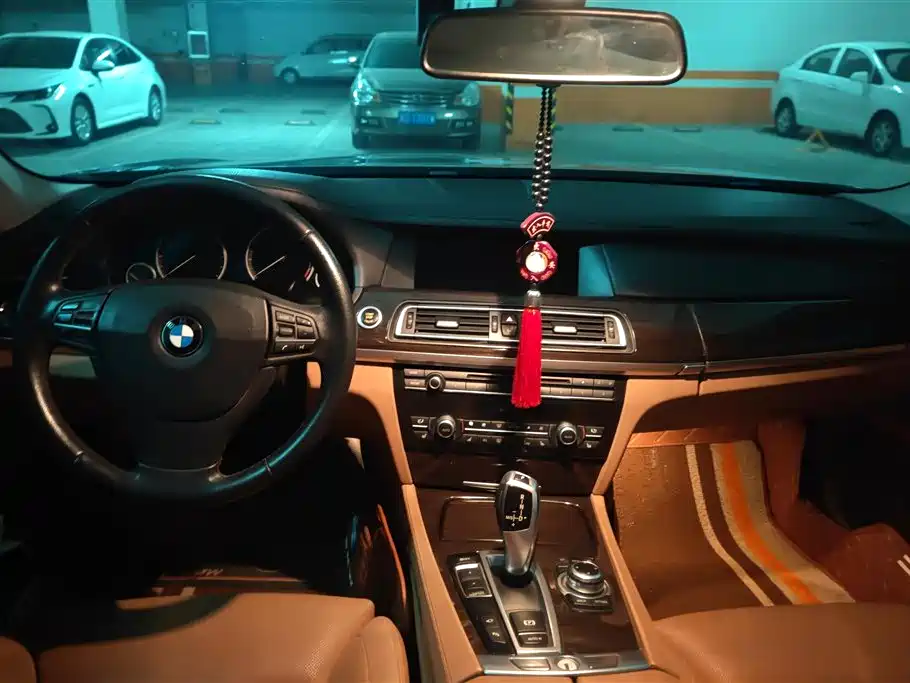 BMW 7 Series 2012 — фото 12