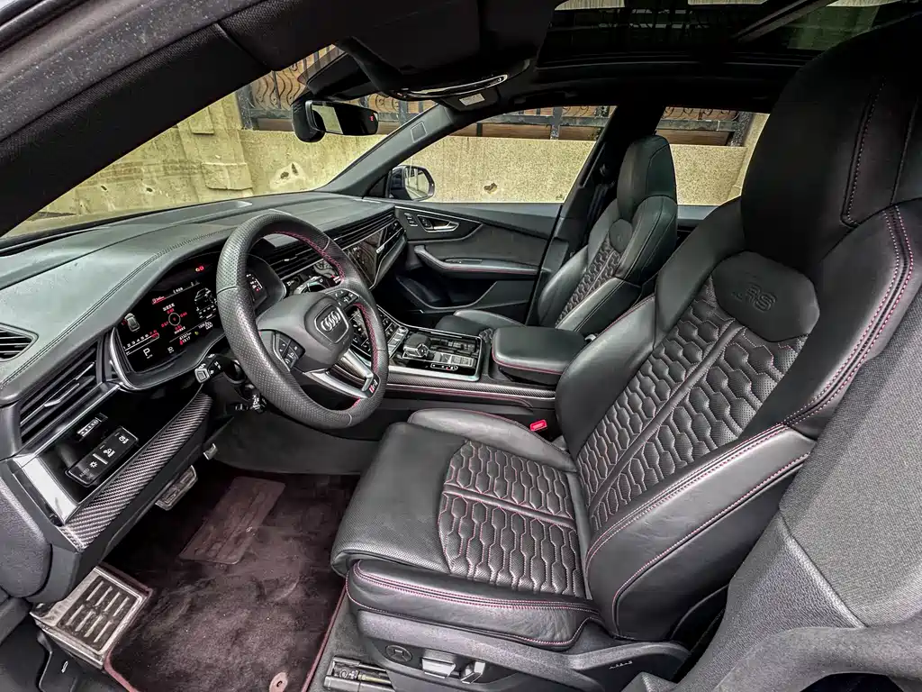 Audi RS Q8 2021 — фото 18