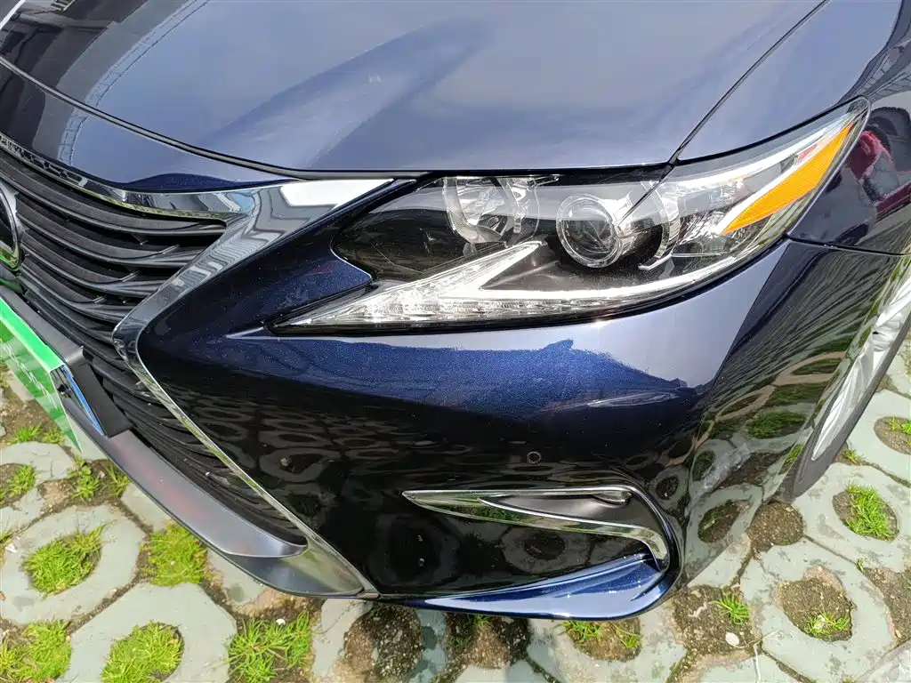 Lexus ES 2017 — фото 15