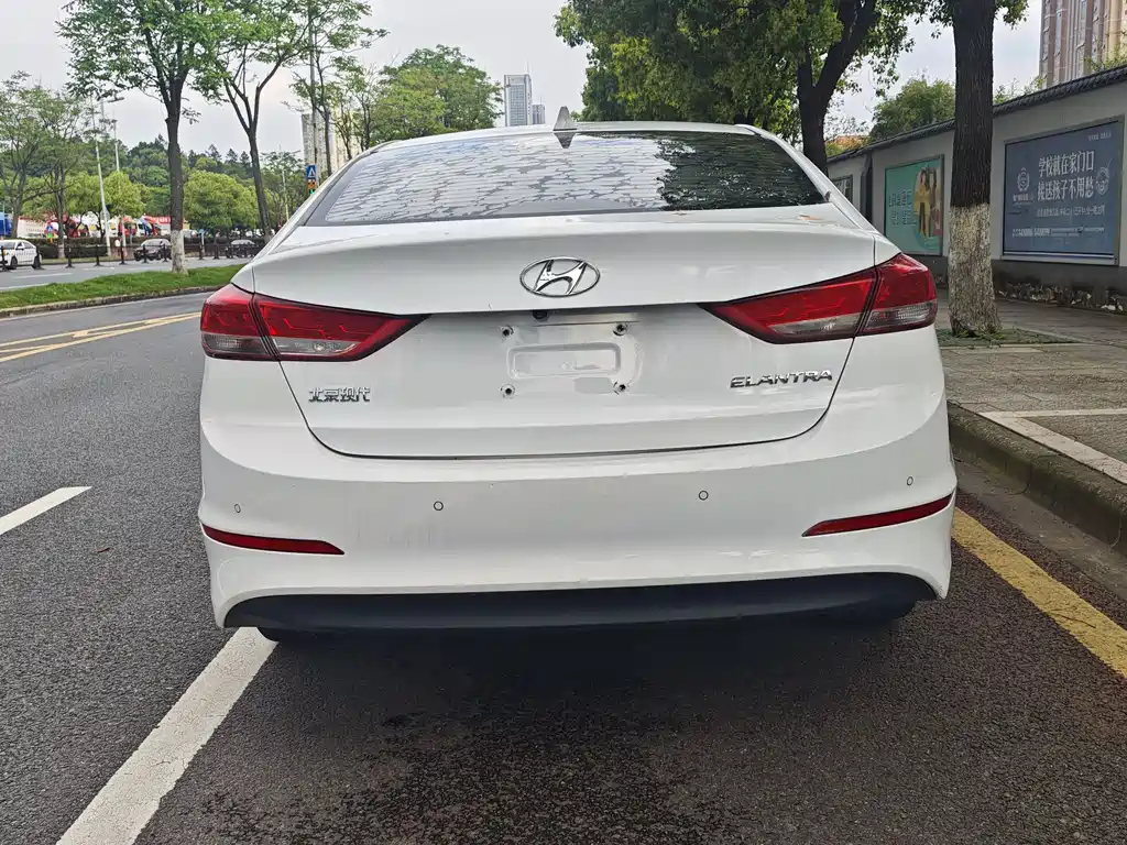 Hyundai Elantra 2020 — фото 5