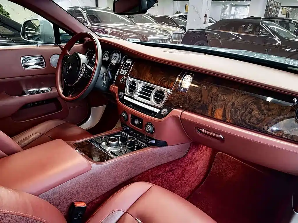 Rolls-Royce Phantom 2015 — фото 7