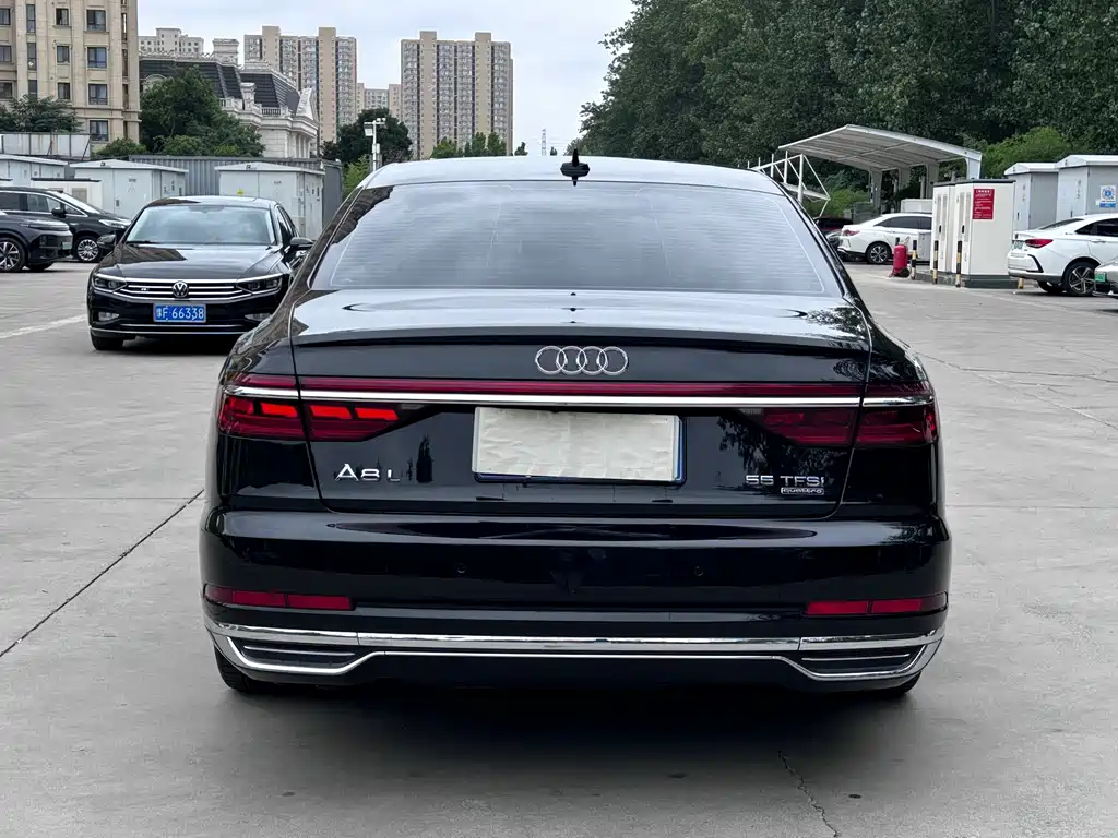 Audi A8 2022 — фото 16