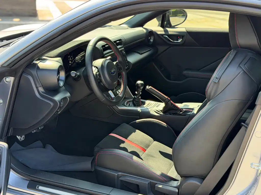 Subaru BRZ 2023 — фото 16
