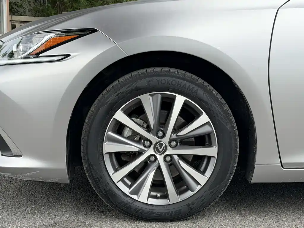 Lexus ES 2021 — фото 14