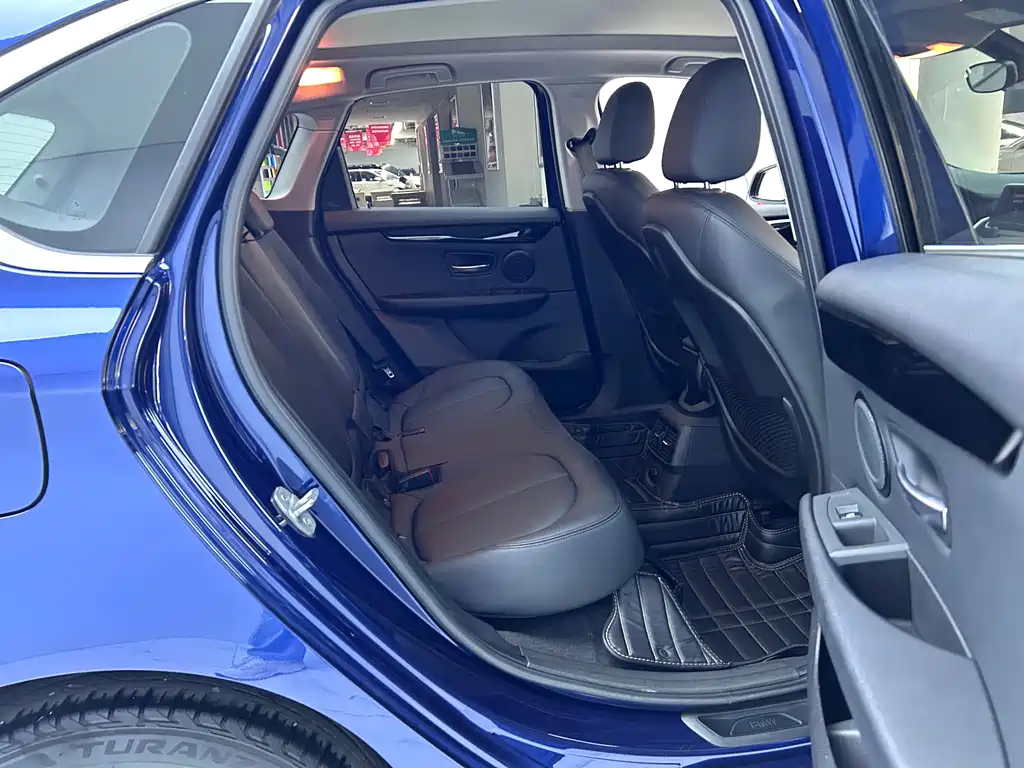 BMW 2 Series Active Tourer 2018 — фото 11