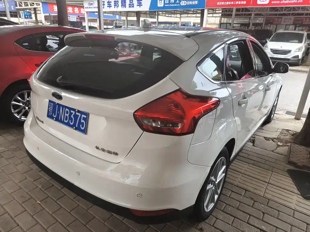 Ford Focus 2018 — фото 12