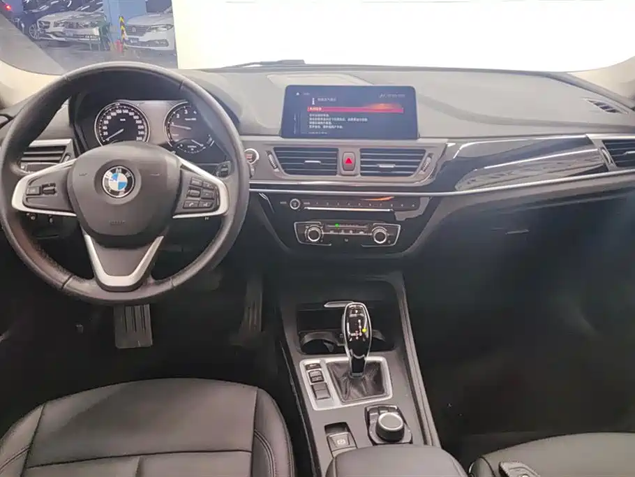 BMW 1 Series 2020 — фото 12