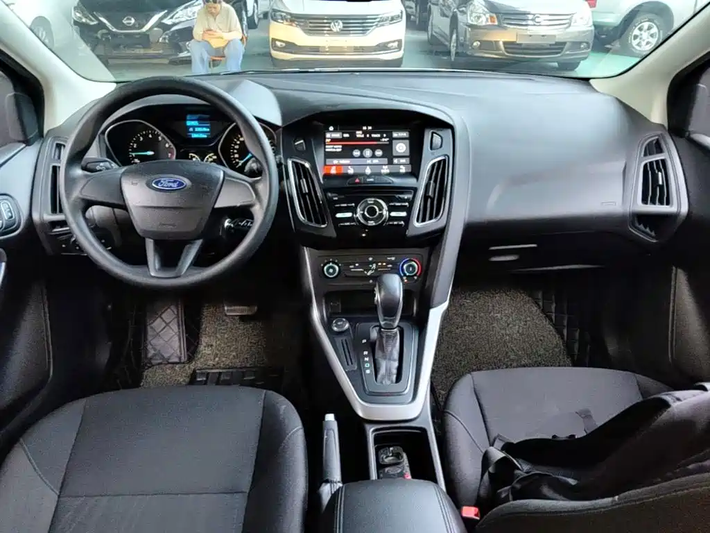 Ford Focus 2016 — фото 10