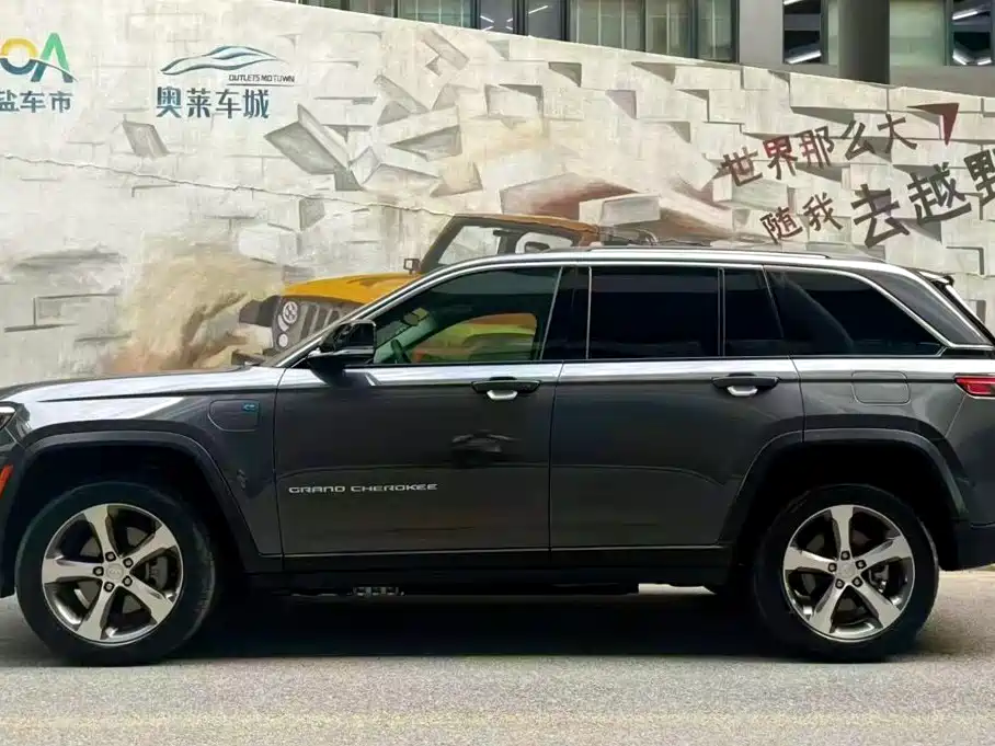 Jeep Grand Cherokee 4xe 2025 — фото 9