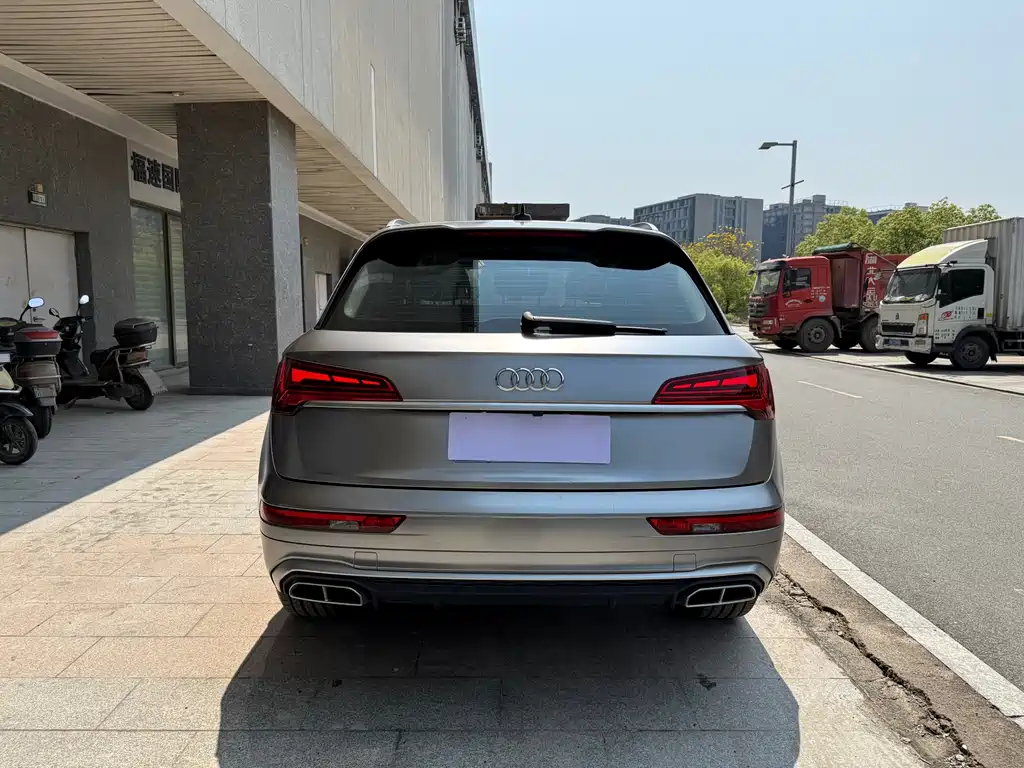 Audi Q5L 2023 — фото 7