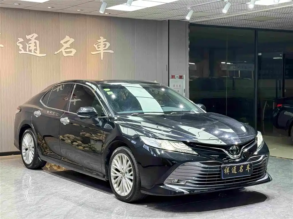 Toyota Camry 2018 — фото 3