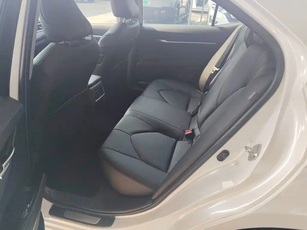 Toyota Camry 2022 — фото 13