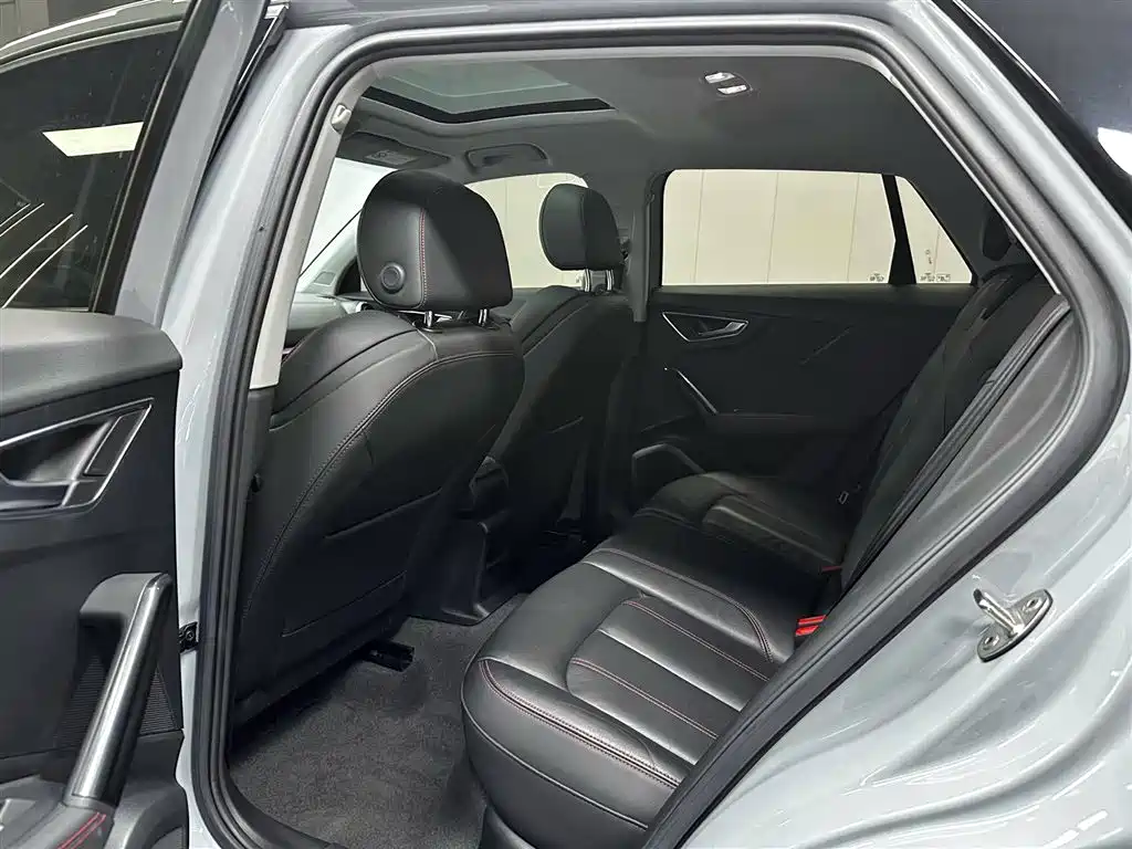Audi Q2L 2023 — фото 16