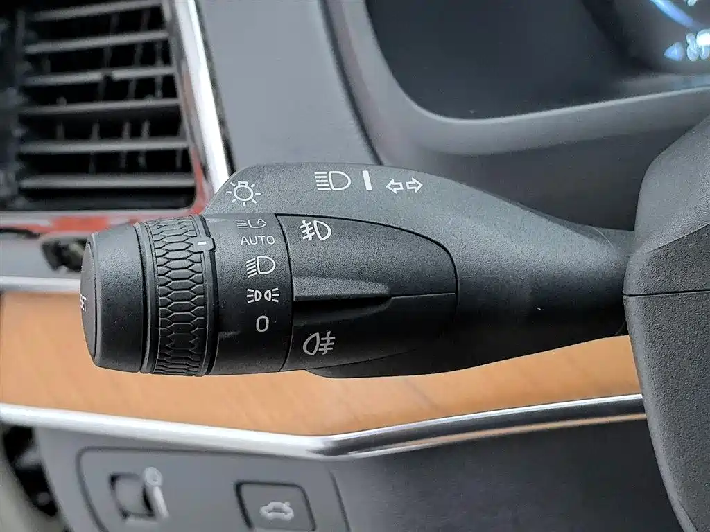 Volvo XC90 2017 — фото 17