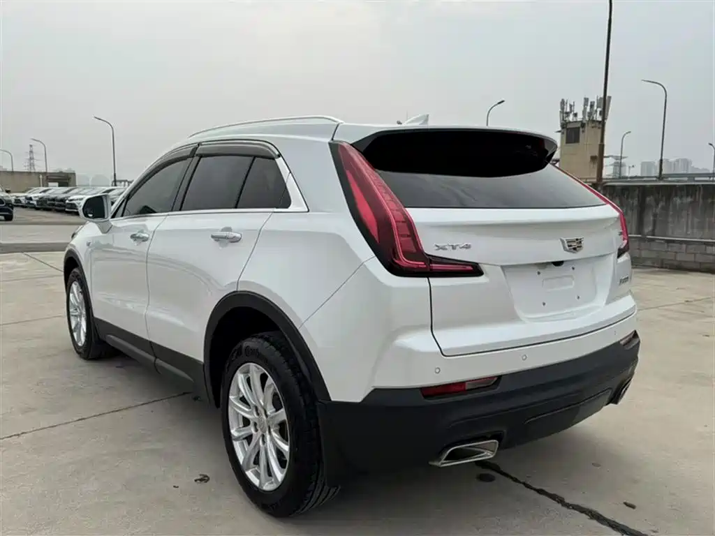 Cadillac XT4 2022 — фото 15