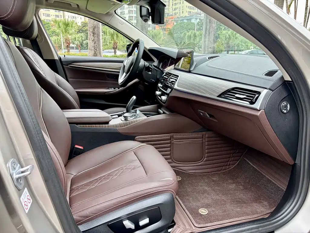 BMW 5 Series New Energy 2019 — фото 12