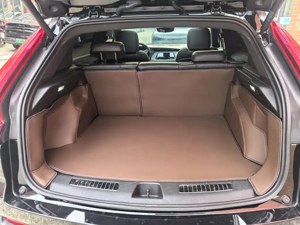 Cadillac XT4 2020 — фото 10