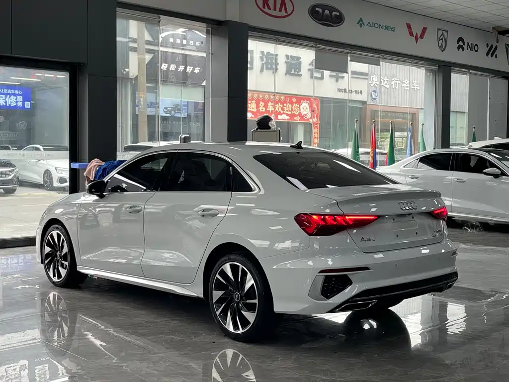 Audi A3 2023 — фото 14