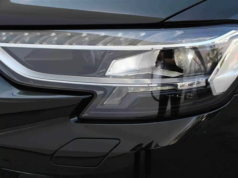 Audi A8 2023 — фото 12