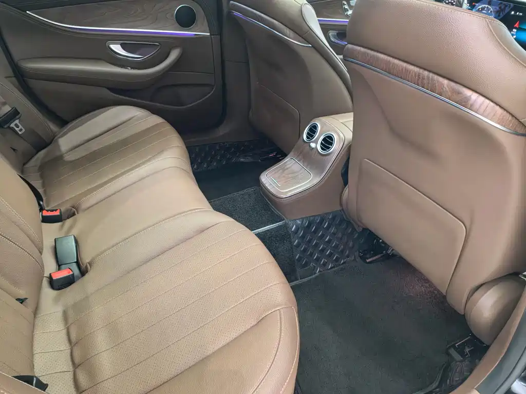 Mercedes-Benz E-Class 2023 — фото 10