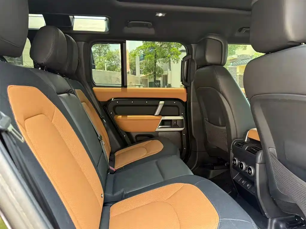Land Rover Defender 2024 — фото 11